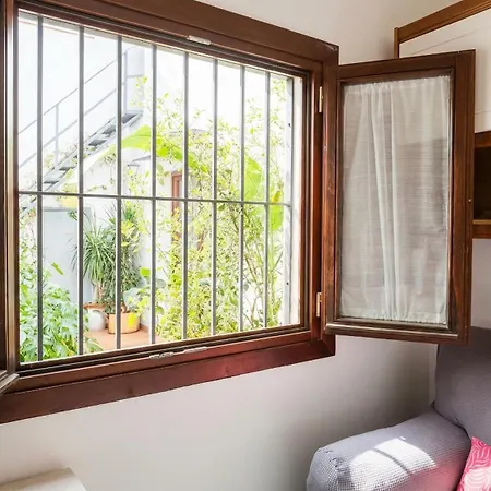 New! Romantic Nest 5 Min To Cathedral